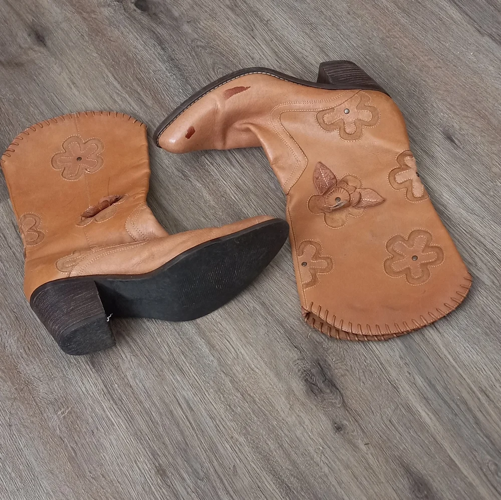 Beautiful Hand Crafted floral Western Boots - Picture 1 of 13